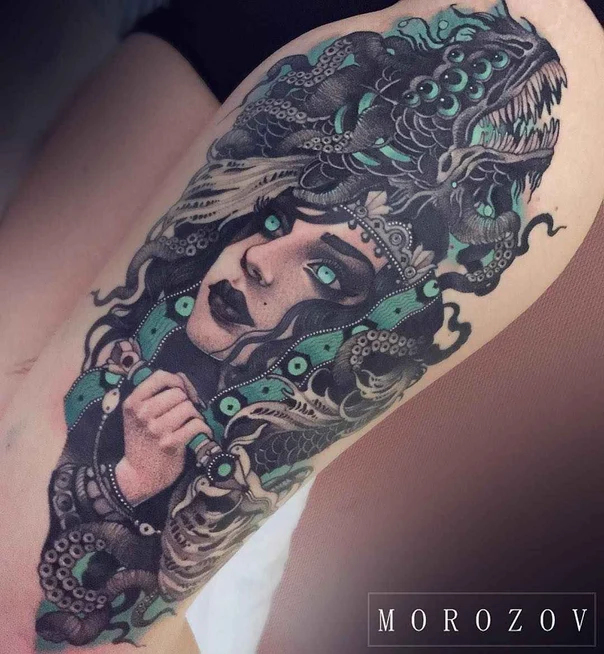 Иллюстративная Woman, Monster tattoo на Thigh