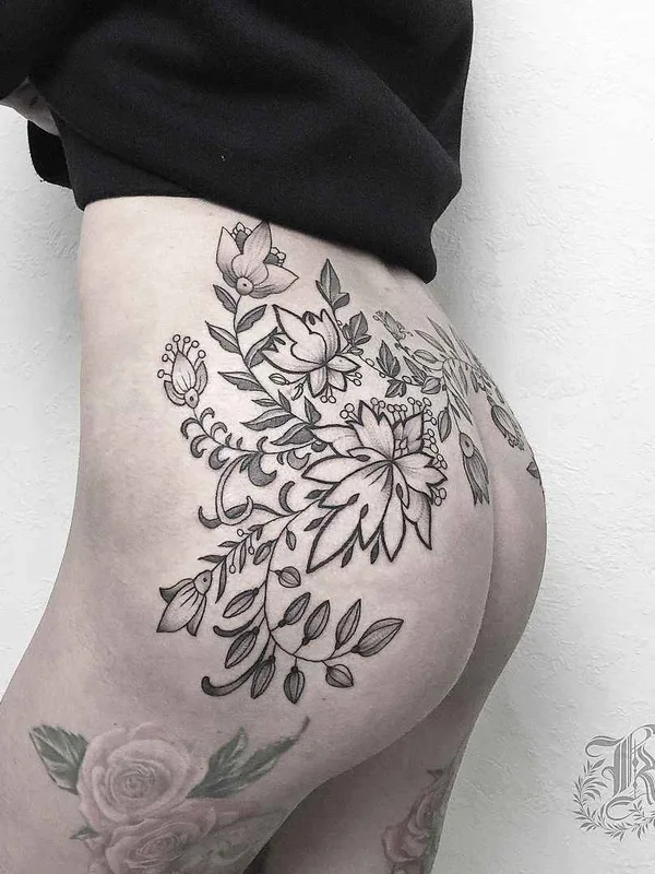 female black and grey linework Tatuaggio su hip #14367 | Tatuatore Кристина Дармаева