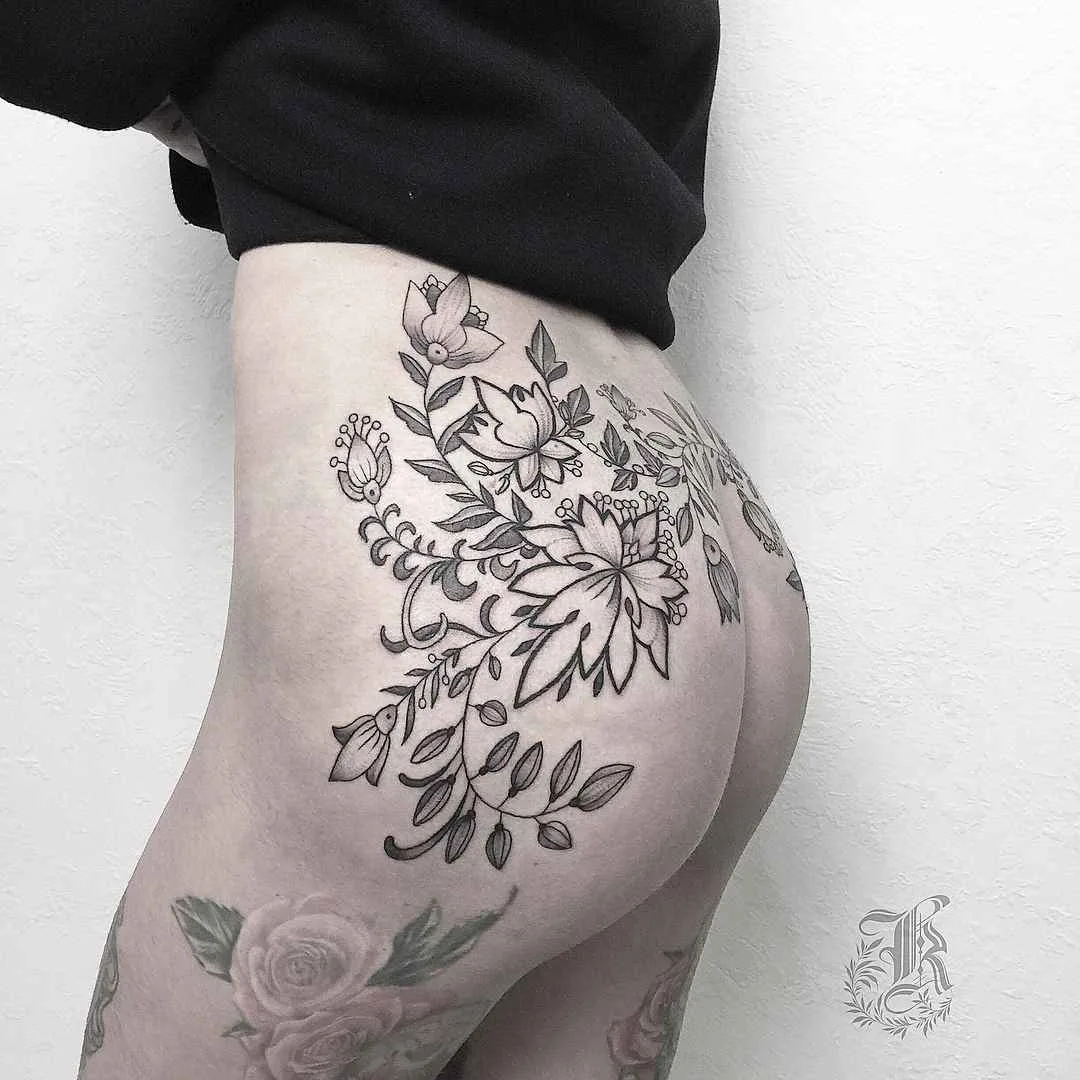 Tattoo artist Kristina Darmaeva authors dotwork tattoo