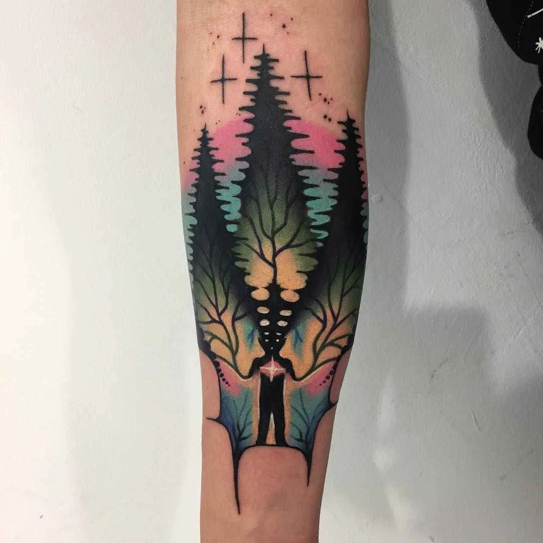 Artista del tatuaggio Giena Todryk crea un tatuaggio surreale colorato