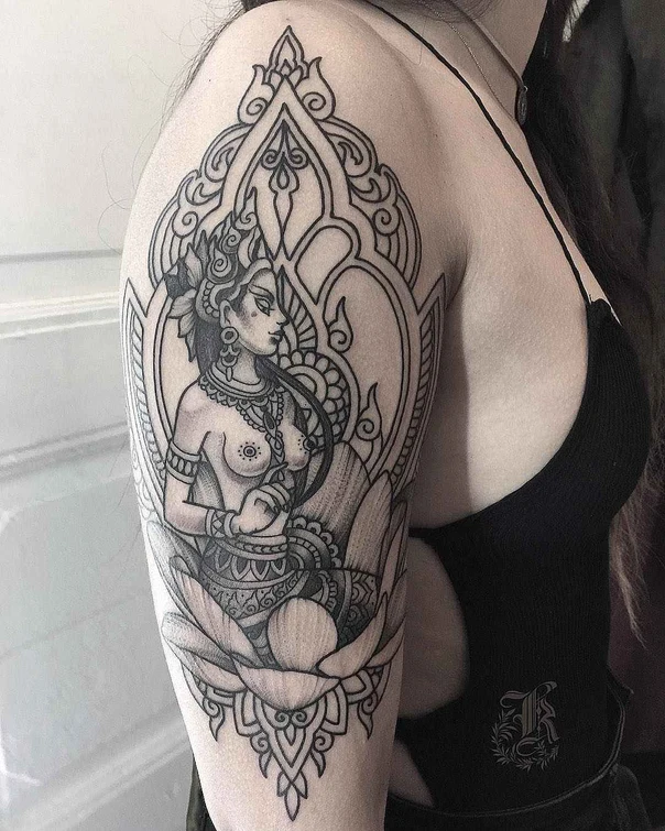 Блэкворк Figure, Lotus tattoo на Плечо