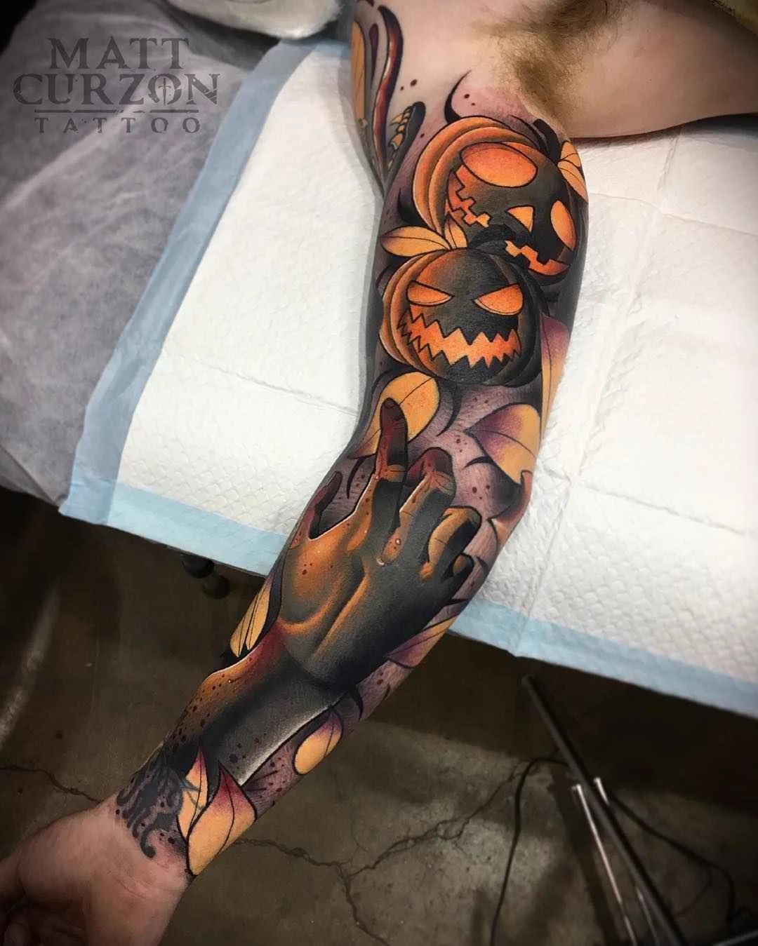 Tatuador Matt Curzon nova escola neo tradicional tatuagem