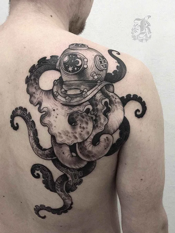 male black and grey black and grey Tatuaggio su shoulder blade #14360 | Tatuatore Кристина Дармаева