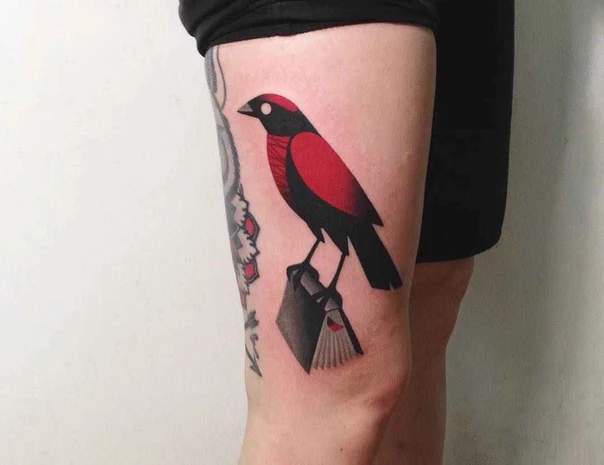 Иллюстративная Bird, Book tattoo на Thigh