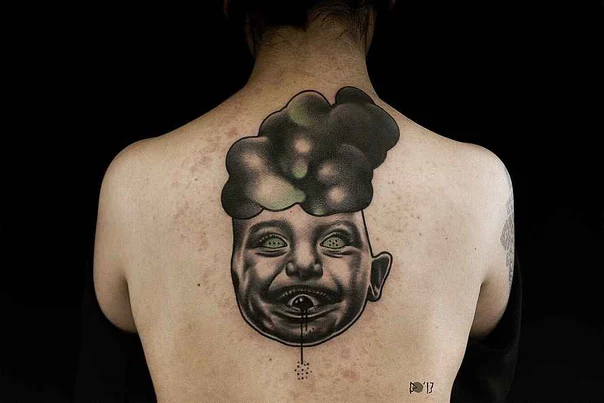 Чёрно-серая Face, Cloud tattoo на Верхняя часть спины