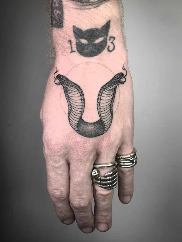black blackwork 타투 부위 back of hand #14141 | 타투이스트 Nathan Kostechko