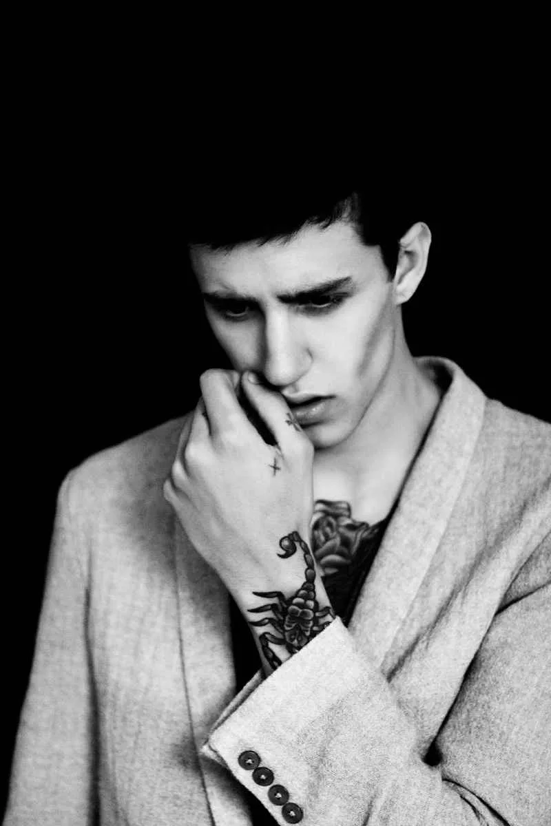 Modello maschile di tatuaggi Miles Langford, tatuaggi