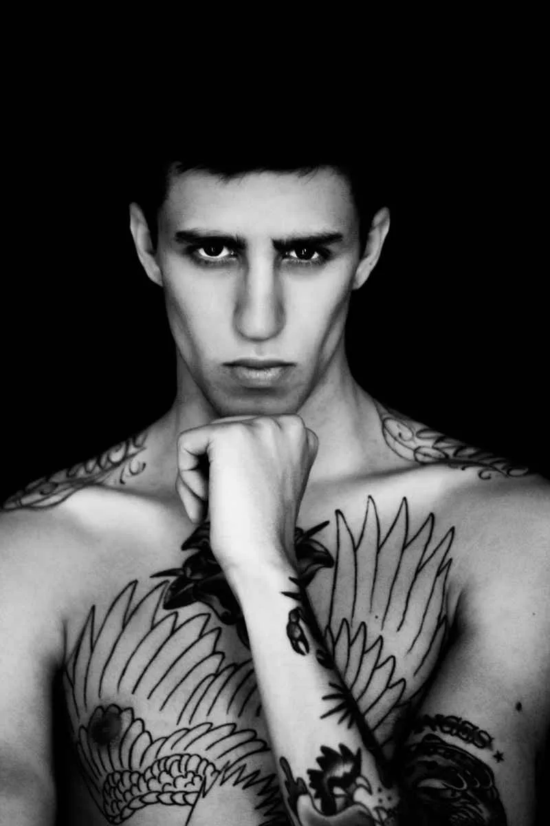 Modello maschile di tatuaggi Miles Langford, tatuaggi