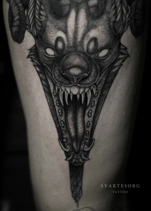 Блэкворк Animal, Demon tattoo на Бедро