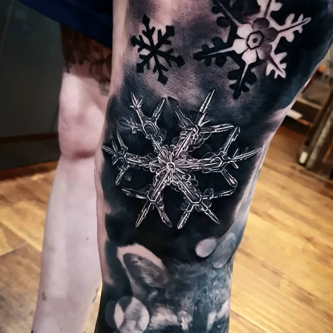 Artista di tatuaggi Nick Imms, autore di ritratto in nero e grigio con realismo | Regno Unito
