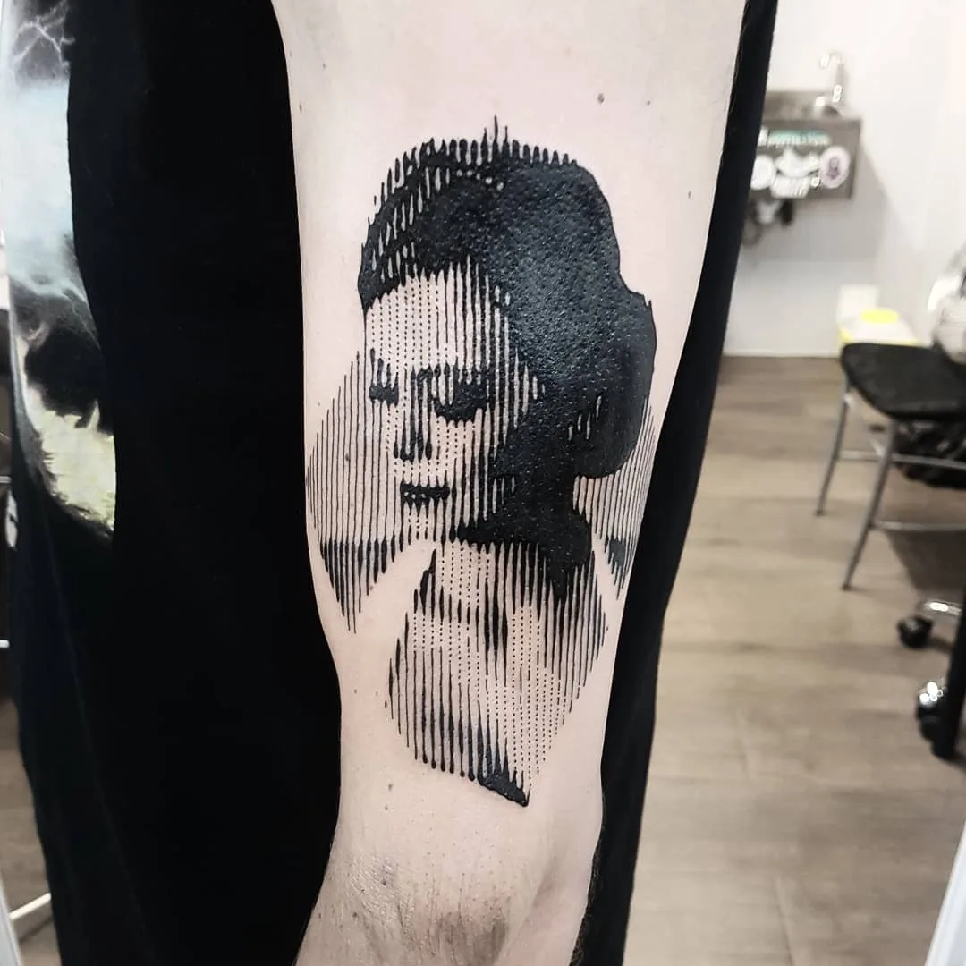 Tatuador Marco Bordi, estilo black portrait sketch tattoo, pontos e linhas | Roma, Itália