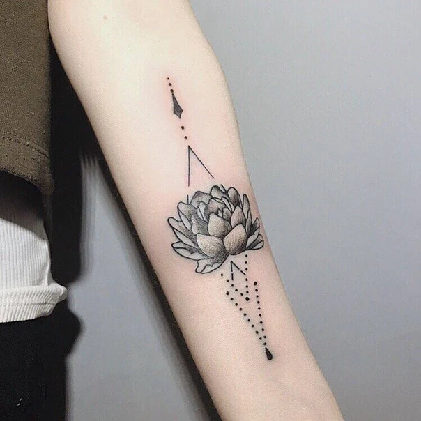 Файнлайн Flower, Geometric tattoo на Предплечье
