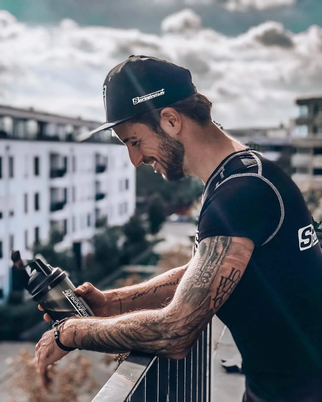 Modello tatuato Mike Stibich, modello alternativo, uomini tatuati | Monaco di Baviera, Germania