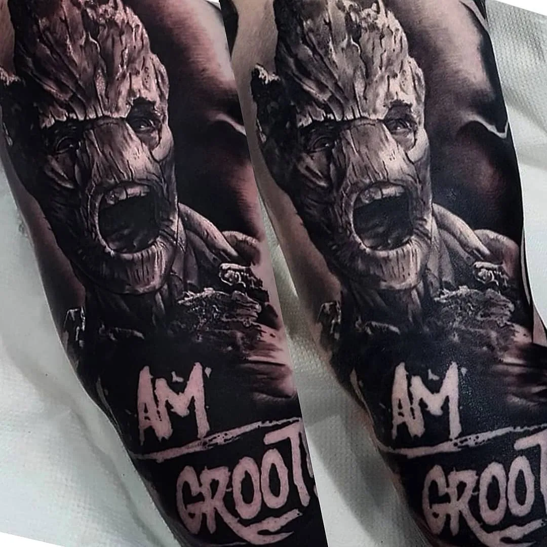 Artista di tatuaggi Nick Imms, autore di ritratto in nero e grigio con realismo | Regno Unito