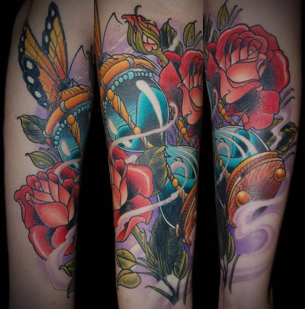 Нео-традиционная Butterfly, Rose tattoo на Предплечье