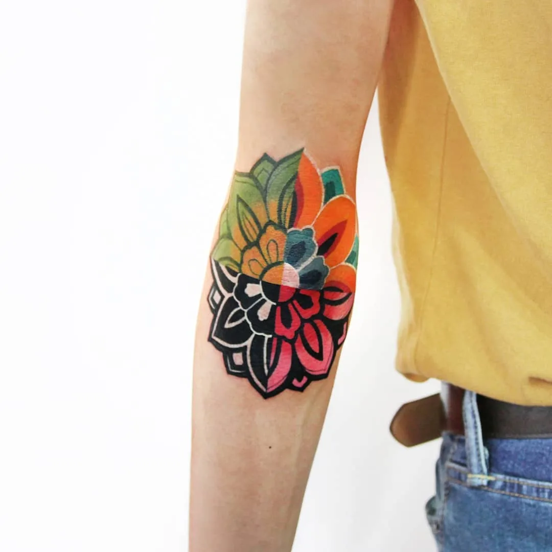 Tatuador Polyc SJ / 상진, estilo de tatuagem polygon de autores, color. Tatuagem gráfica, abstração, surrealista, cartoon | Coreia 