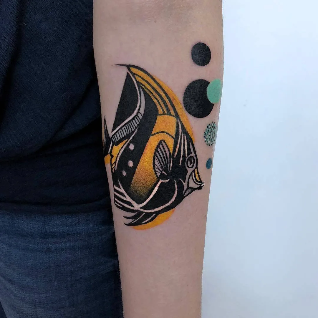 Artista di tatuaggi Marta Kudu, stile autore disegno a colori di tatuaggi, pesce | Varsovia, Polonia 