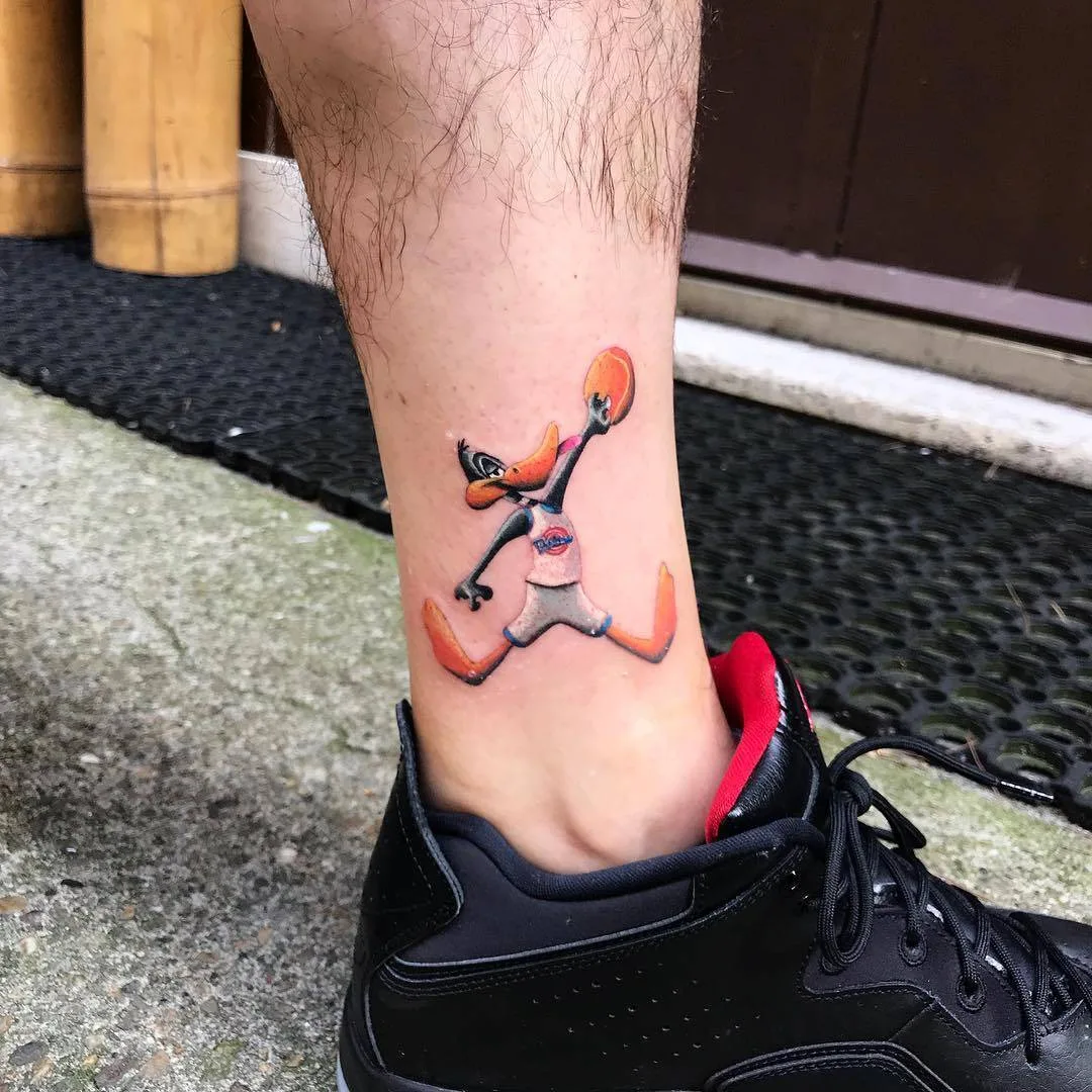 Tatuagem artista Alberto Marzari, cor tatuagem pequena realista, minimalismo | Roma, Itália 
