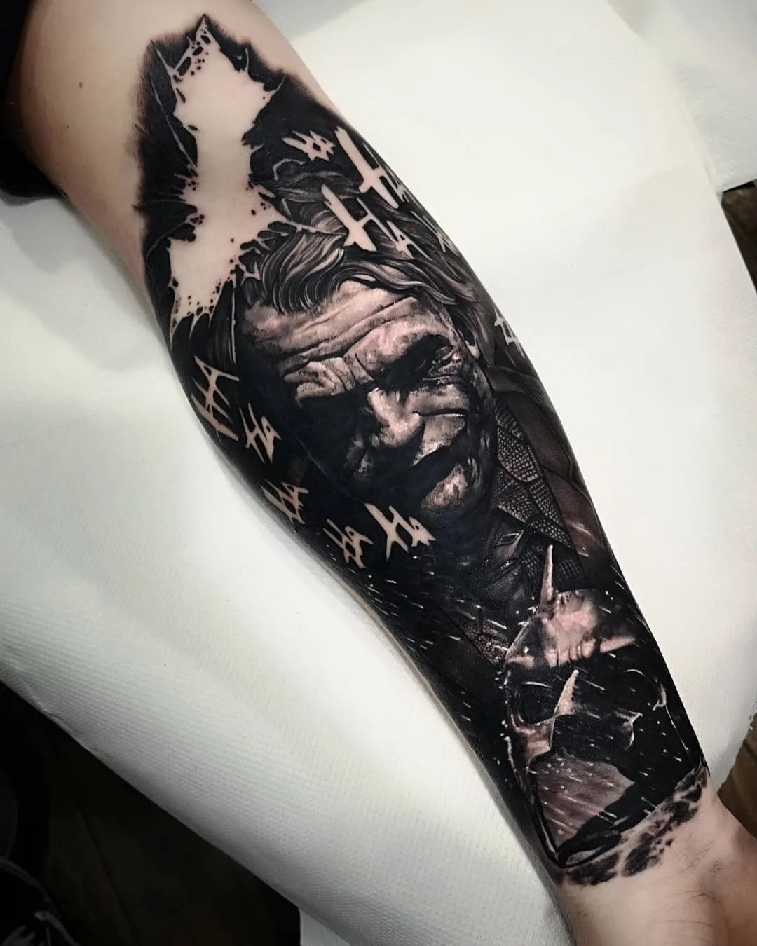 Artista di tatuaggi Nick Imms, autore di ritratto in nero e grigio con realismo | Regno Unito