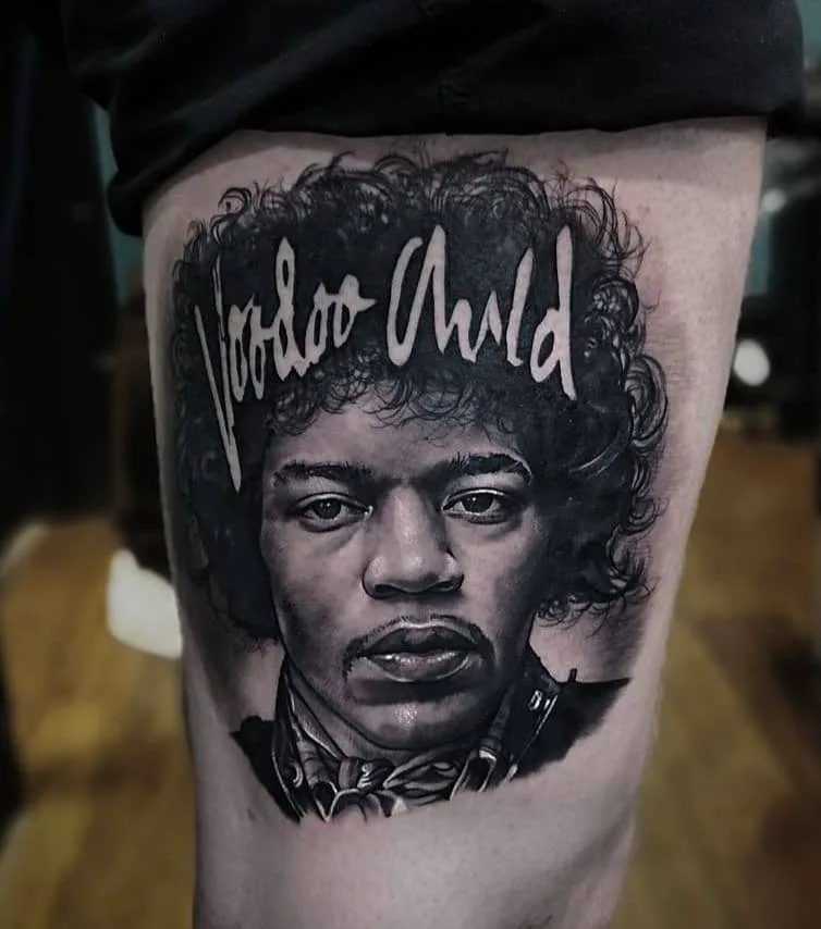 Artista di tatuaggi Nick Imms, autore di ritratto in nero e grigio con realismo | Regno Unito