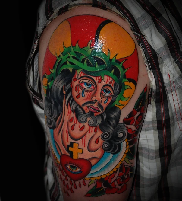 Нео-традиционная Religious, Heart tattoo на Бицепс