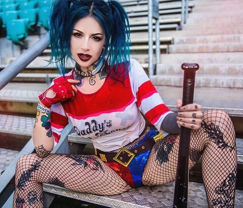 Modello tatuato Rebecca Crow, ragazza suicida, ragazza con tatuaggio | Londra, Regno Unito