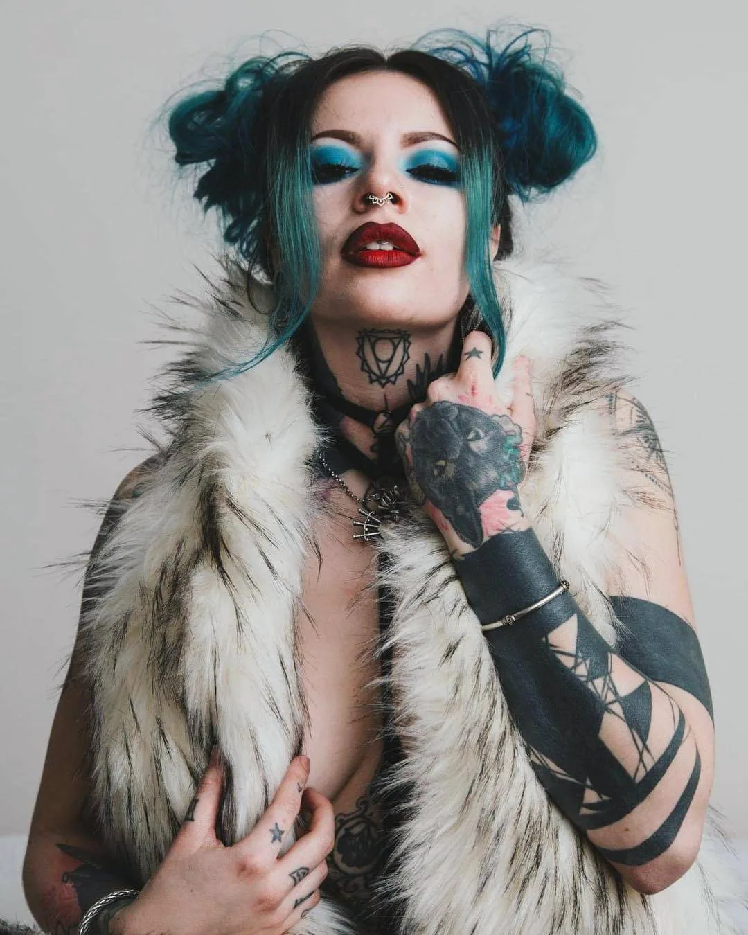 Modello tatuato Rebecca Crow, ragazza suicida, ragazza con tatuaggio | Londra, Regno Unito