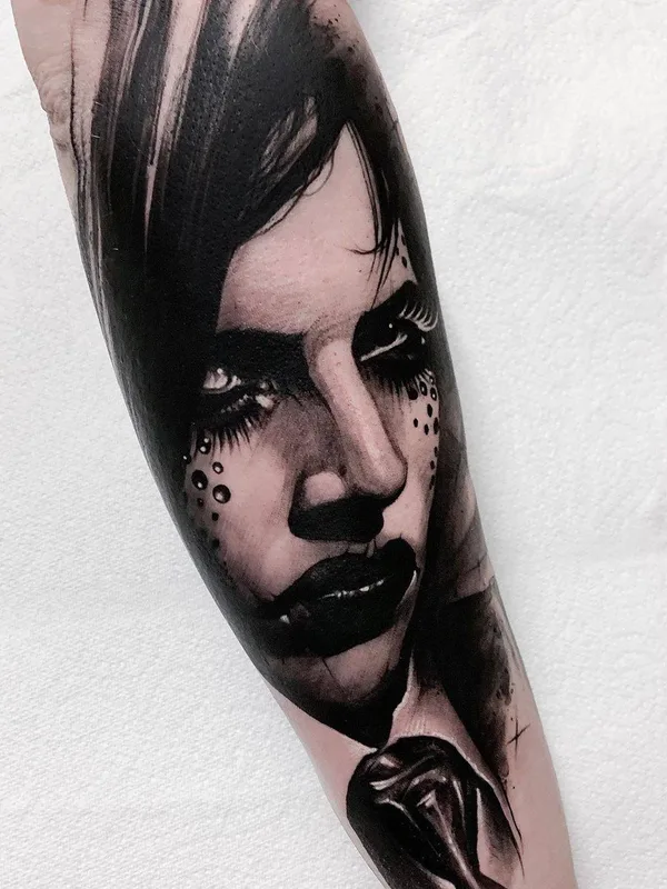 female black and grey blackwork 纹身 在 forearm #32784 | 纹身师 Hollie Pryce-Jones