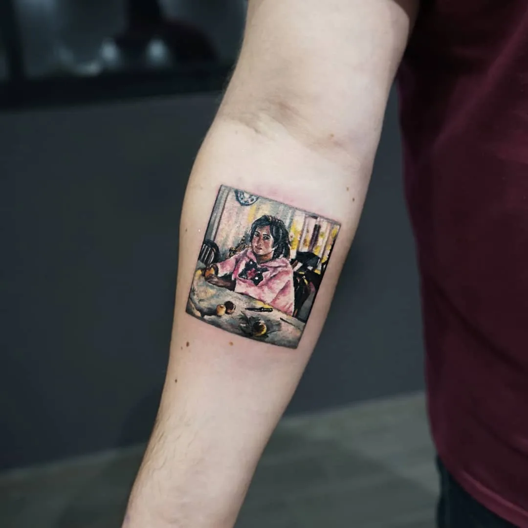 Tatuatore Ksu Arrow, tatuaggio realistico minimalista a colori | Mosca, Russia