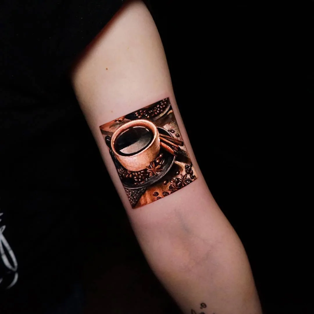 Tatuatore Ksu Arrow, tatuaggio realistico minimalista a colori | Mosca, Russia
