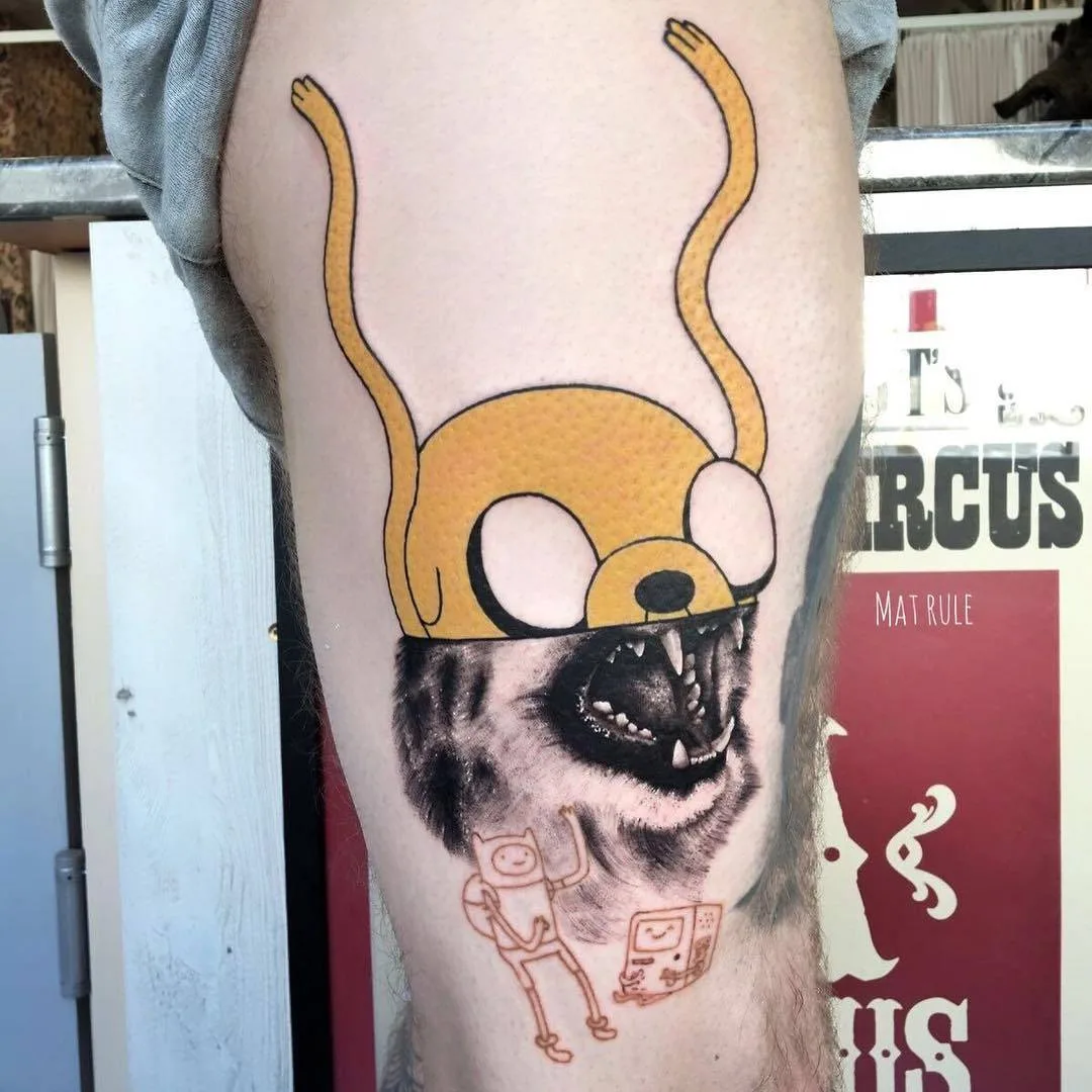 Tatuatore Mat Rule, tatuaggio a colori con tecnica New School + realismo nero e grigio | Parigi, Francia
