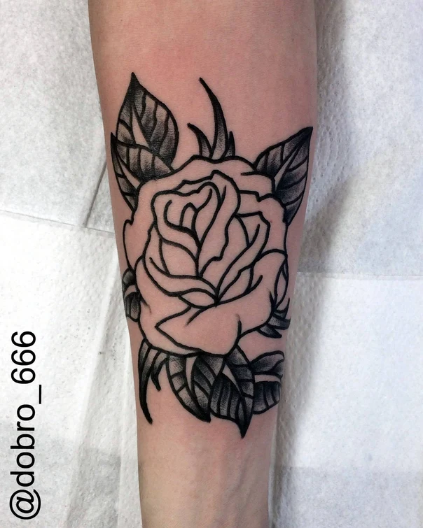 Традиционная Rose, Botanic tattoo на Предплечье