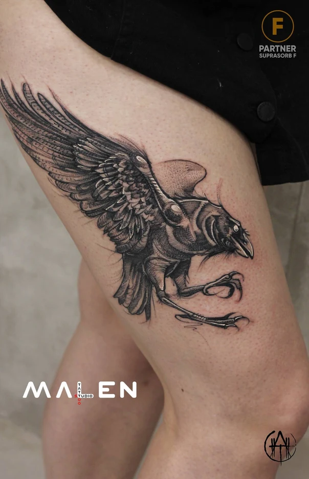 Блэкворк Raven tattoo на Thigh