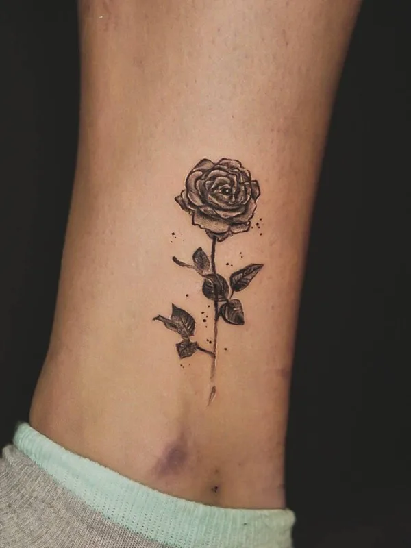 black and grey fineline Tatuagem em ankle #33200 | Tatuador Максим Огарев