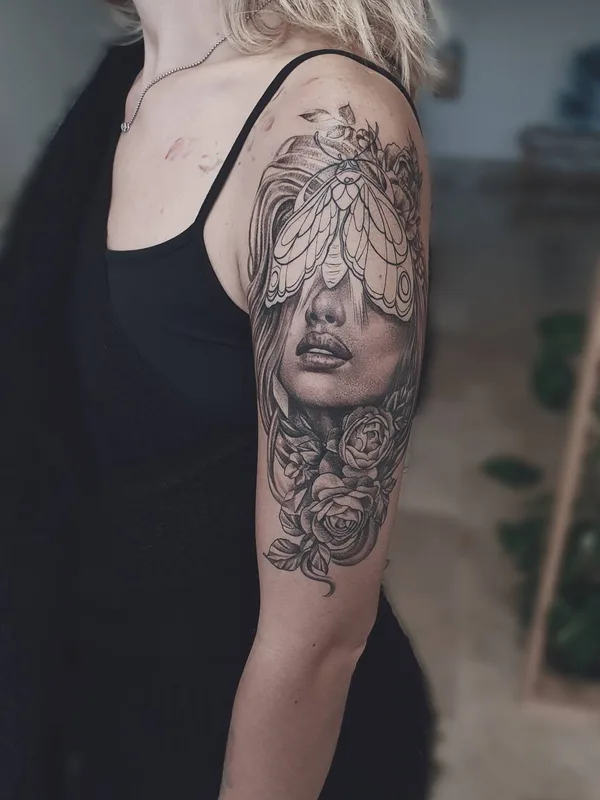 female black and grey black and grey татуировка на upper arm #33269 | Тату мастер Katerina Savchenko