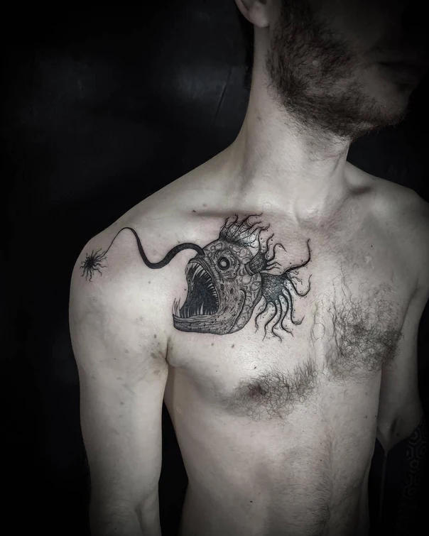 Блэкворк Anglerfish, Tentacles tattoo на Грудь
