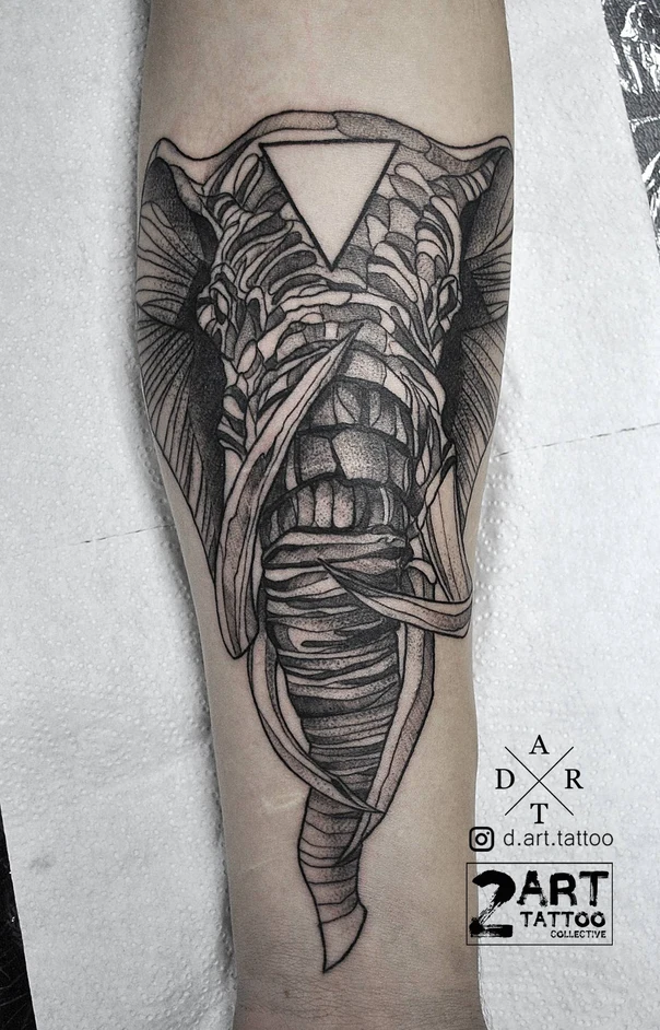 Блэкворк Elephant, Geometric tattoo на Предплечье