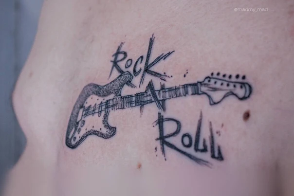 Скетч / Набросочная Guitar, Text tattoo на Грудь