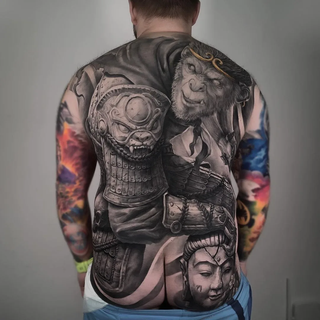 Tatuatore Andrey Popov, realismo nero e grigio | San Pietroburgo, Russia
