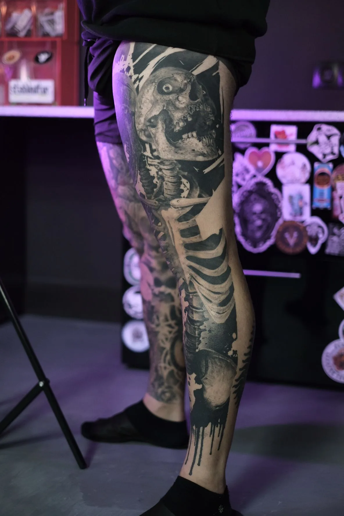 Tatuatore Andrey Popov, realismo nero e grigio dei tatuaggi | San Pietroburgo, Russia