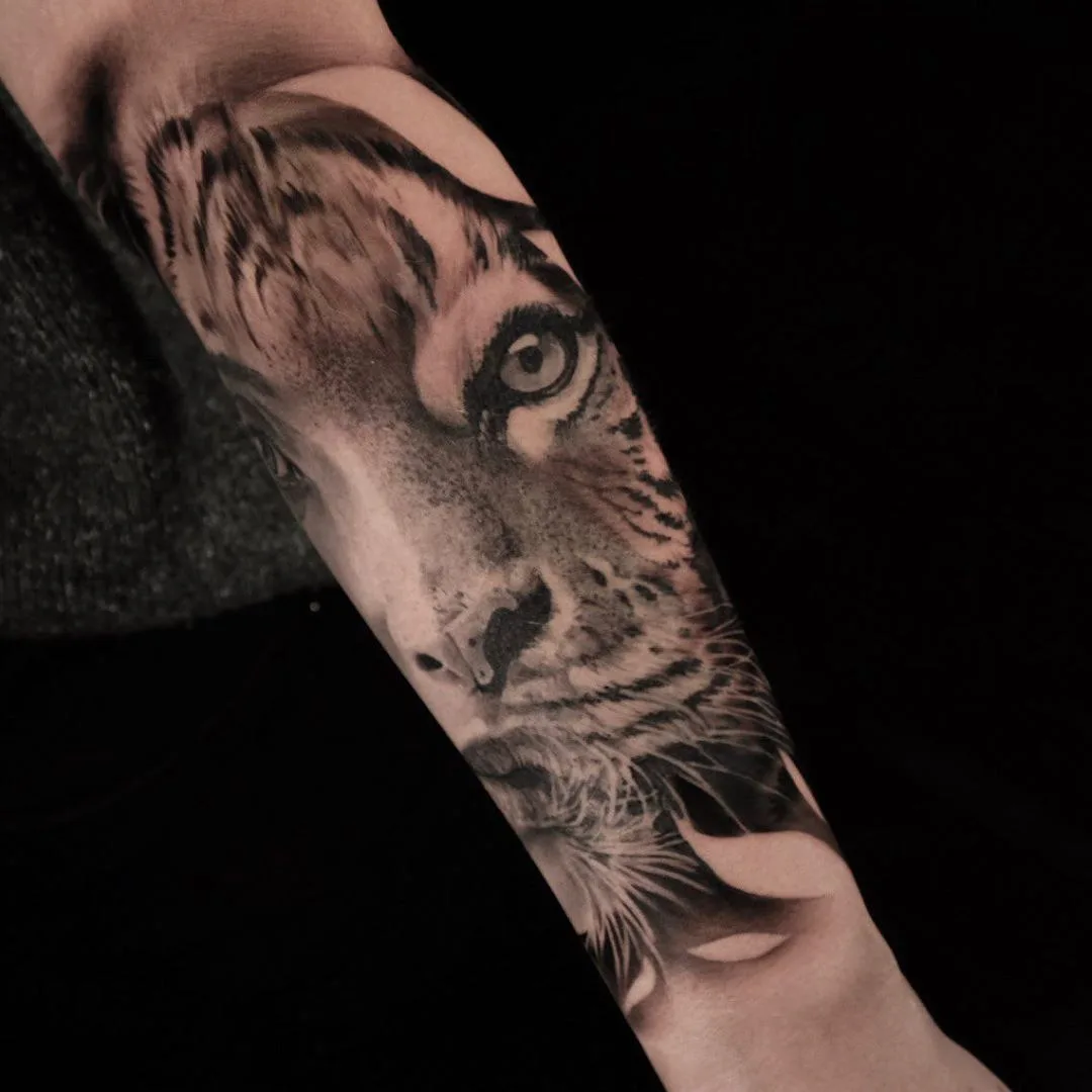 Tattoo artist Andrey Popov, black and grey tattoo realism | St. Petersburg, Russia