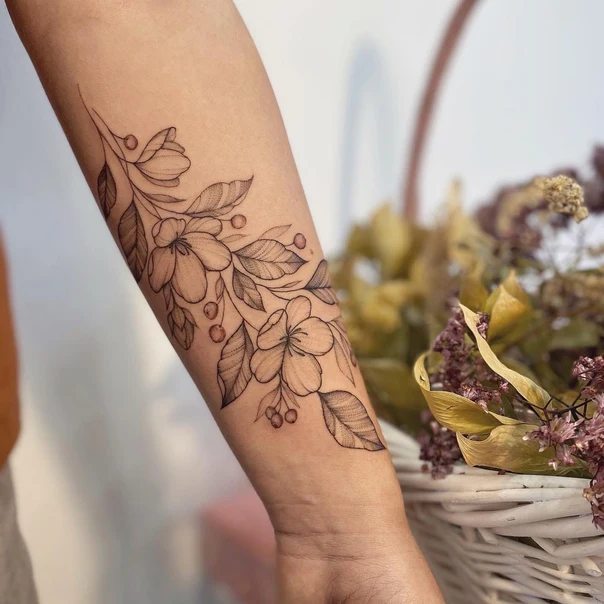Файнлайн Flowers, Leaves tattoo на Предплечье