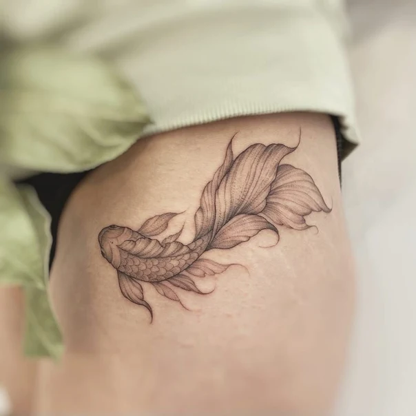 Файнлайн Fish tattoo на Бедро (верх)