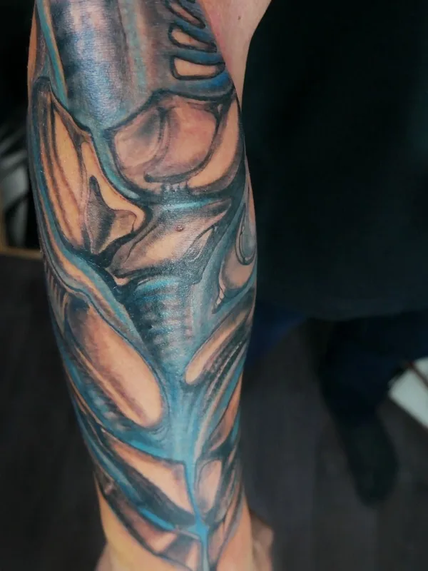 color biomechanical Tatuaggio su forearm #42680 | Tatuatore Галкин Сергей 