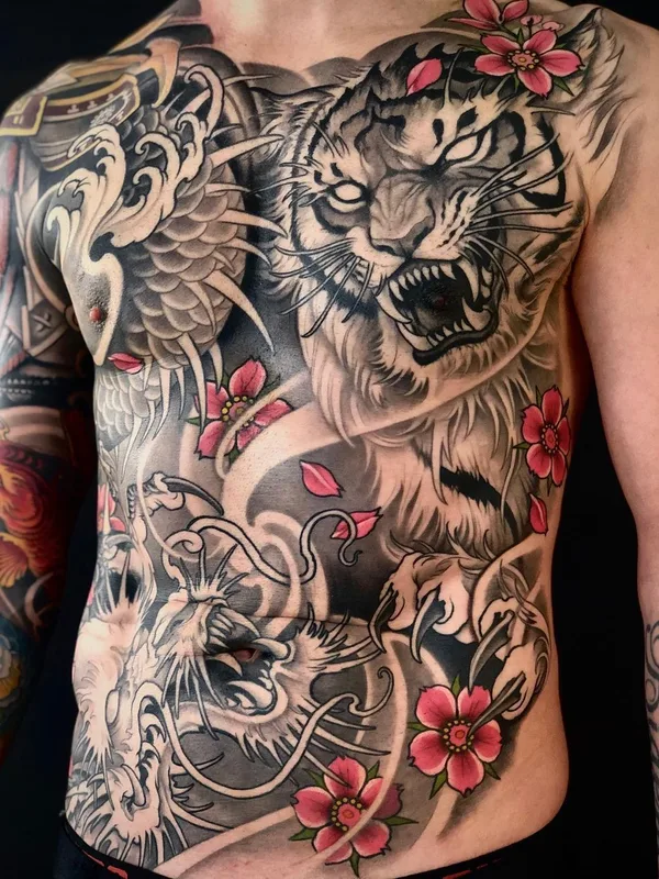 male color japanese tatuaje en chest #42980 | Tatuador Johan Finné