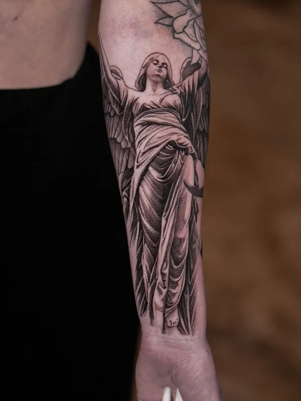 black and grey black and grey Tatuagem em forearm #43070 | Tatuador Евгений Мир