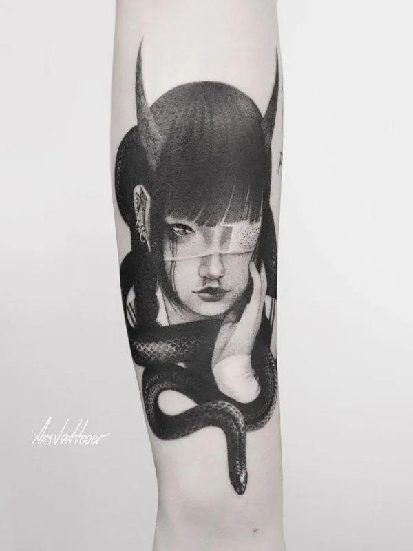 female black and grey realism 纹身 在 forearm #43085 | 纹身师 Александр Арисов