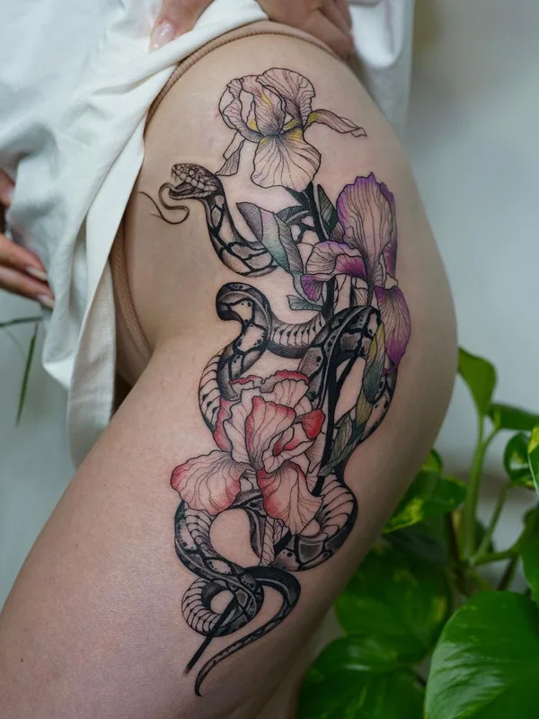 female color illustrative 纹身 在 thigh #43153 | 纹身师 Daira Pukite