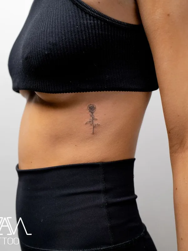 female black fineline Tatuaggio su ribcage #43186 | Tatuatore Evan Kim