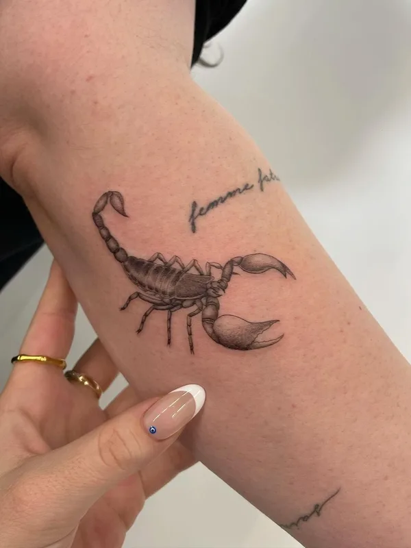 female black and grey black and grey tatuaje en forearm #43216 | Tatuador Jojo
